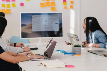 Virtual Presentations vs. in-Person: How Slide Design Changes